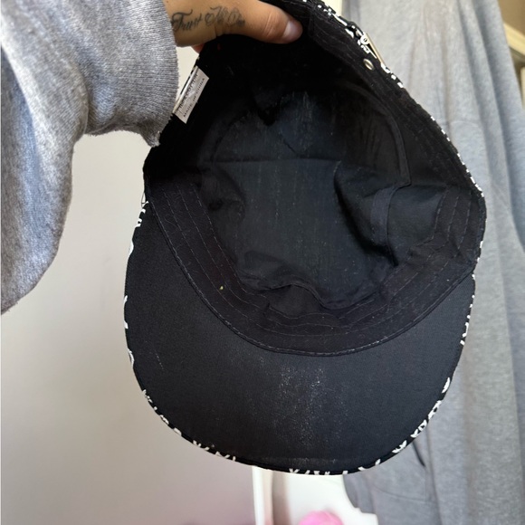 Peace sign hat - Picture 3 of 4